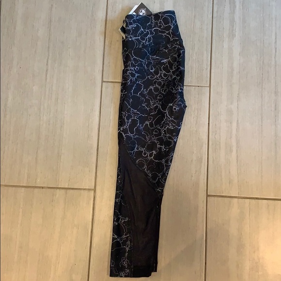 Under Armor Heat Gear Capris - Picture 2 of 3